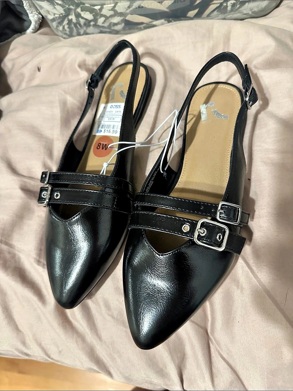 Pointed Toe Flats in Black US 6 NWT